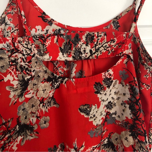 Stunning flowy camisole 🌿🌹 - Picture 4 of 8